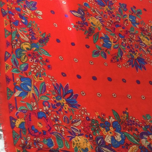 Jacqueline Ferrar 100% rayon scarf. Made in Italy. Big 30” square - Picture 3 of 5